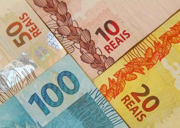 Bolsonaro edita MP 1.091 com salário mínimo de R$ 1.212 em 2022