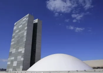 Entidades pressionam Congresso para extinguir contribuição previdenciária de aposentados e pensionistas