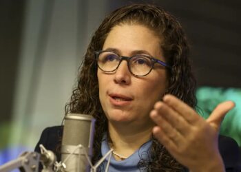 Ministra Esther Dweck diz que reajuste de servidor do executivo será pago em abril se LOA for aprovada até março