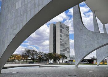 Proposta orçamentária de 2026 chega ao Congresso até domingo