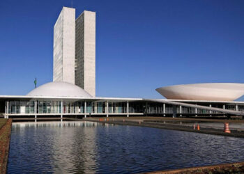 Foto/Crédito: Agência Senado Fonte: https://www.cut.org.br/noticias/sem-taxar-ricos-centrao-quer-cortar-programas-sociais-em-troca-da-isencao-do-ir-7276