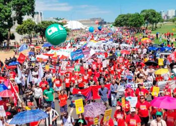 Marcha contra a reforma administrativa une servidores de todo o país, em Brasília