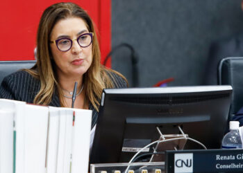 Mulher vítima de assédio sexual pode atuar como terceira interessada em PAD contra magistrado