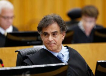 RETIRADA DE DIREITOS: Novo presidente do TST alerta para “ruptura social” com pejotização e uberização e critica autoconcessões da magistratura