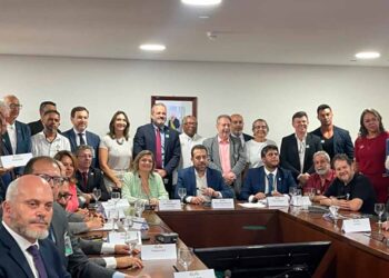 CUT e demais centrais se posicionam contra a PEC 38, em reunião com Boulos