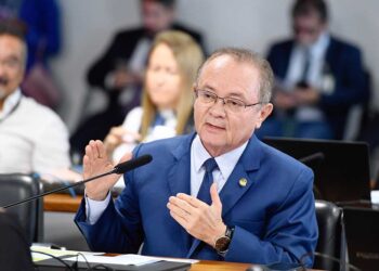 Relator Zequinha Marinho emite parecer favorável à PEC 169, que trata da acumulação do cargo de professor