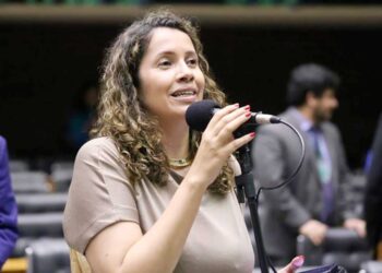 DIREITOS AUTORAIS: Comissão aprova regras para uso de imagens e obras autorais por inteligência artificial