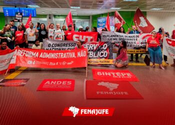 REFORMA ADMINISTRATIVA: Fenajufe participa de mobilização no aeroporto de Brasília contra o desmonte do serviço público