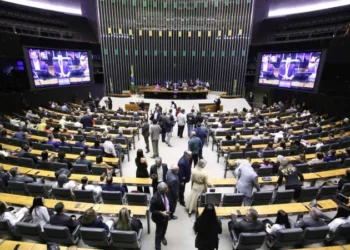 REFORMA ADMINISTRATIVA: Propostas legislativas caminham a passos lentos