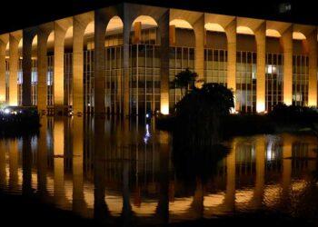 ESPAÇO RESTRITO: Diplomacia branca: só 15,7% dos diplomatas são negros; na chefia de postos, índice cai para 4,9%