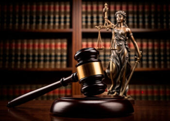 JUSTIÇA: Servidora com dois cargos garante recebimento integral de auxílio-alimentação