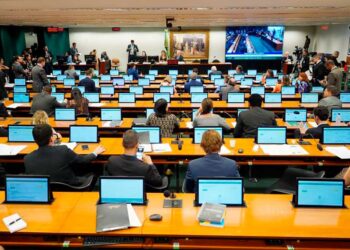 PEC da jornada entra na pauta da CCJ