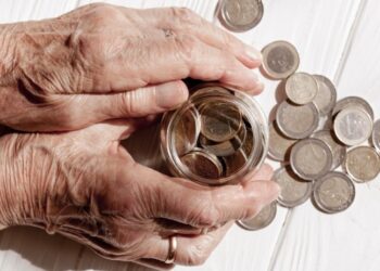 Projeto cria faixa progressiva de isenção do IR para aposentados