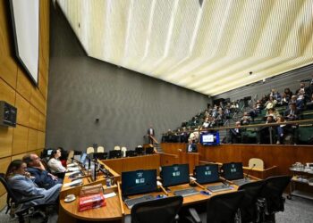 Saiu na imprensa: Servidores cobram reestruturação das carreiras após novo penduricalho no STJ