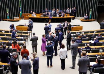 Câmara aprova renovação automática da CNH para motorista sem multas