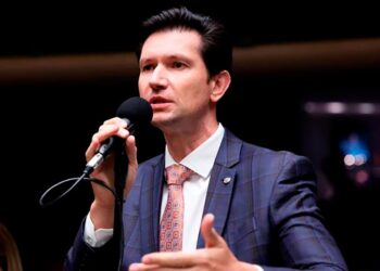 Comissão aprova direito a remarcação gratuita de voo para candidato a concurso que mudar de data