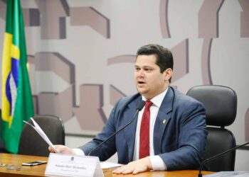 Presidente do Senado afirma que PEC da escala 6×1 não irá diretamente para o Plenário