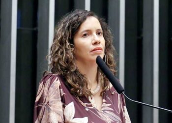 DIREITOS TRABALHISTAS: Câmara aprova garantia de atestado para quem acompanha criança doente