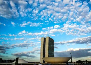 Fim da escala 6×1 entra na pauta do Senado com audiência e articulação entre governo e centrais sindicais