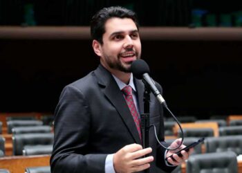 Projeto obriga bancos a oferecerem a clientes idosos validação de transações por pessoa de confiança