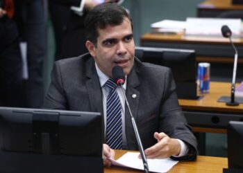 Comissão de Constituição e Justiça aprova redução da jornada de trabalho de pais de pessoas com deficiência