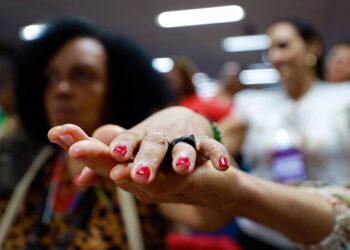 Violência contra a mulher: sancionada divulgação obrigatória do Ligue 180